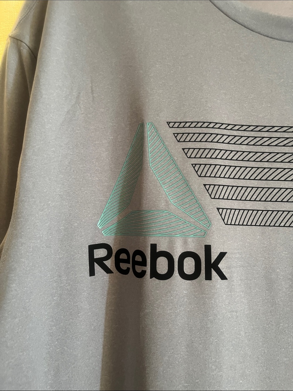 Reebok Men’s Light Gray Graphic Short Sleeve Tee - Picture 3 of 5